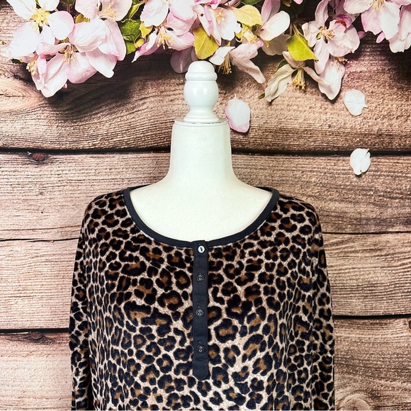 SOLD 🛍️ Secret Treasures Women's Brown Leopard Animal Printed Long Sweater XL - Picture 2 of 8